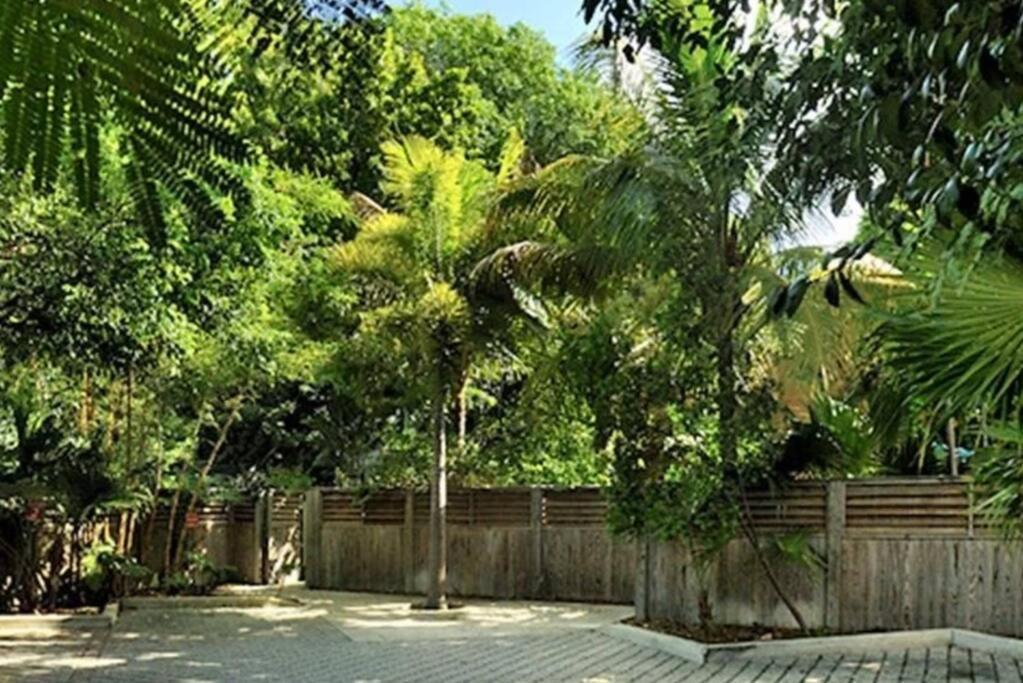 Duval Street Suite With Pool 基韋斯特 外观 照片