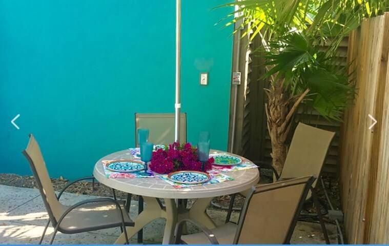 Duval Street Suite With Pool 基韋斯特 外观 照片