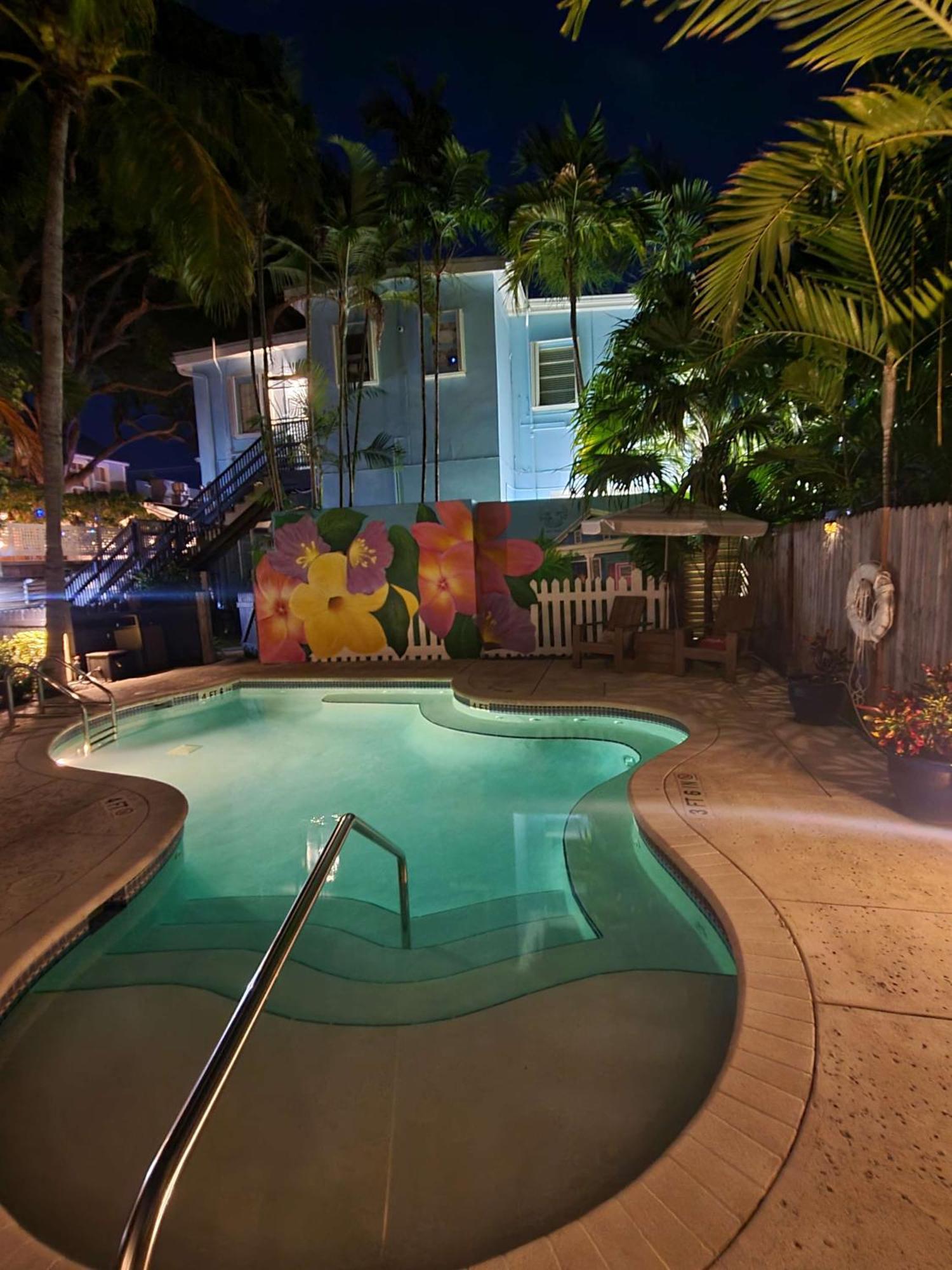Duval Street Suite With Pool 基韋斯特 外观 照片